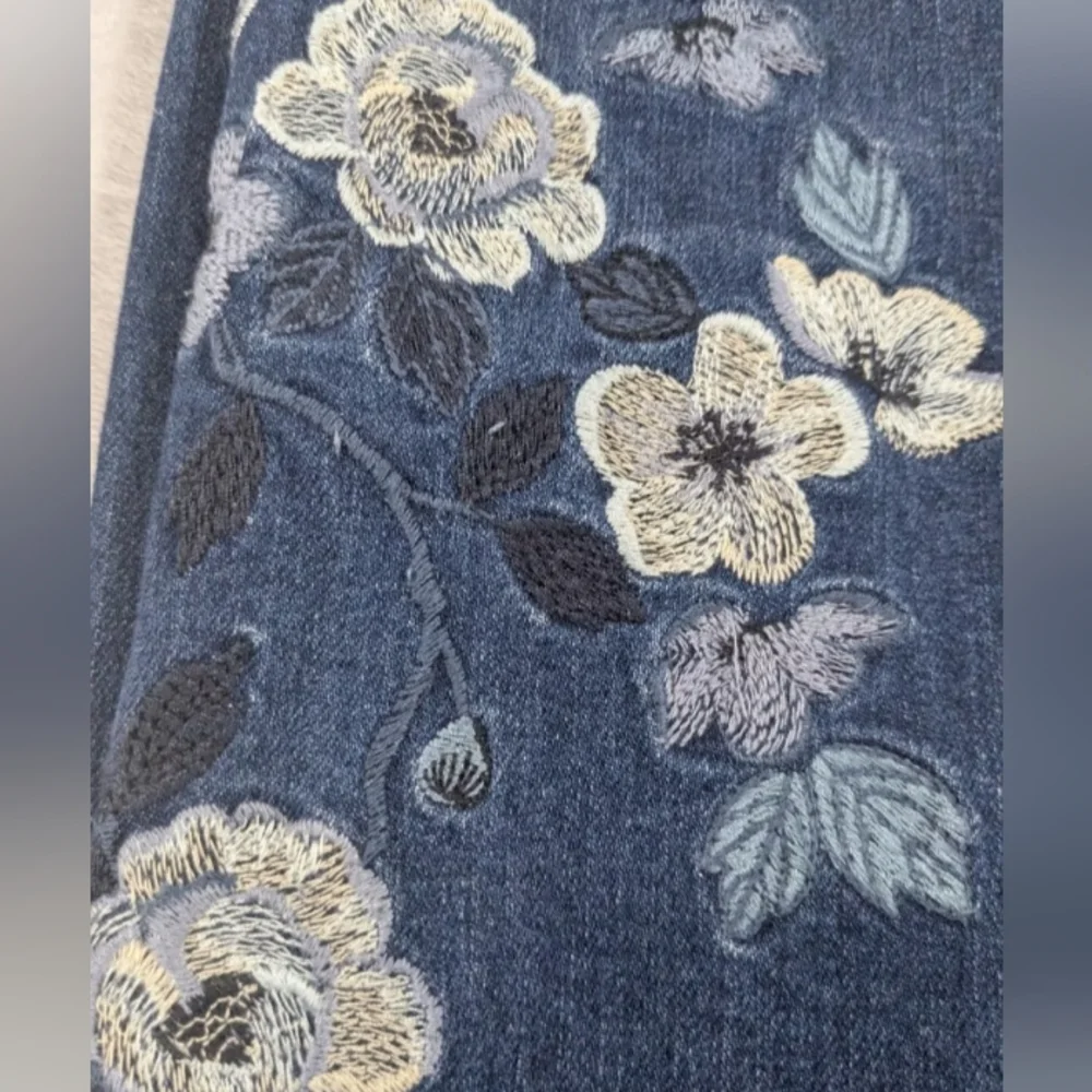 Democracy Brand Embroidered Floral Jeans 12 - Picture 6 of 7